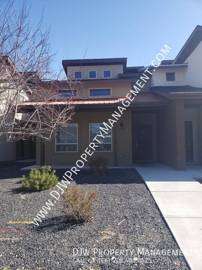 Townhouse for rent at 2792 N Leblanc Way, Meridian, ID 83646