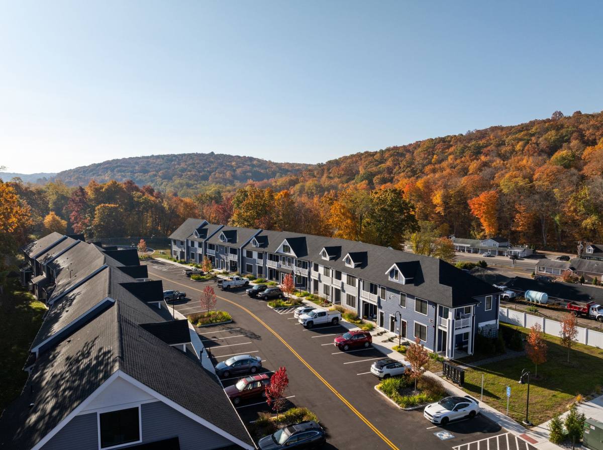 Apartment for rent at 105 Bridge Rd, Haddam, CT 06438