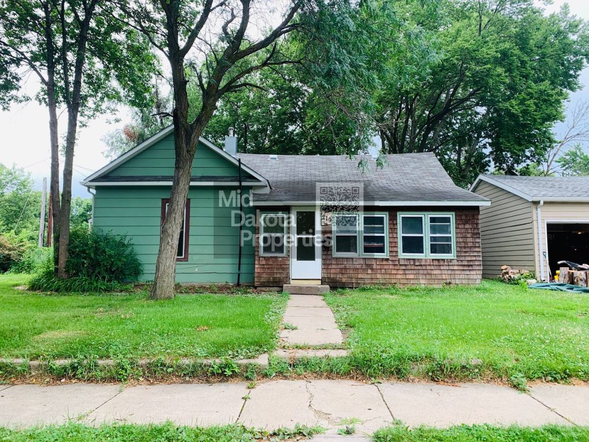 219 N Montana, Mitchell, SD 57301