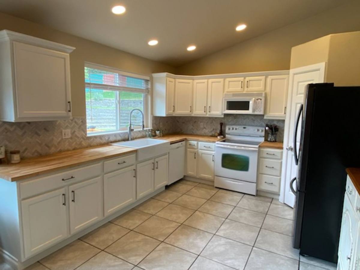 House for rent at 2104 W Honeysett Rd, Wenatchee, WA 98801