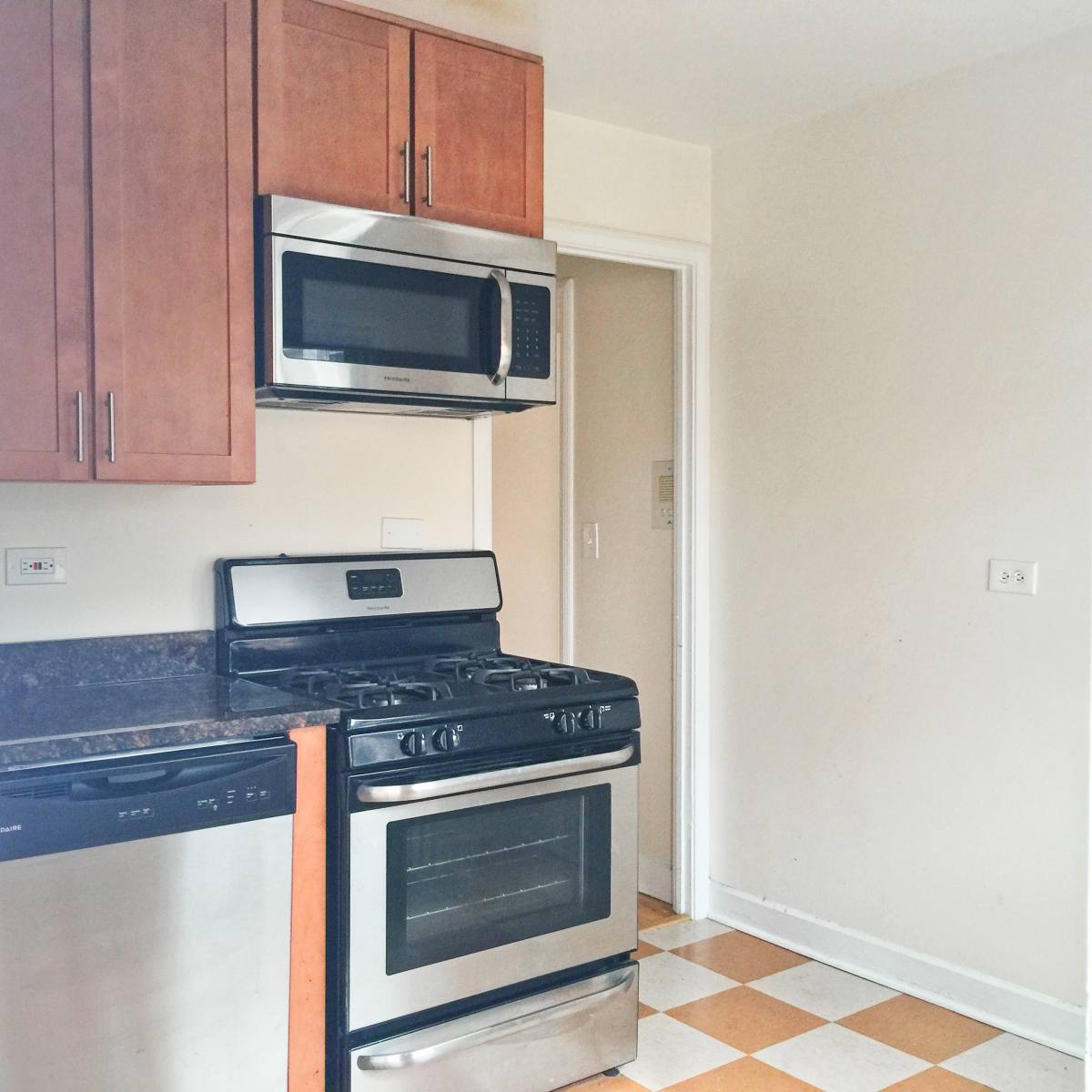 Apartment for rent at 839 Mulford #2, Evanston, IL 60202