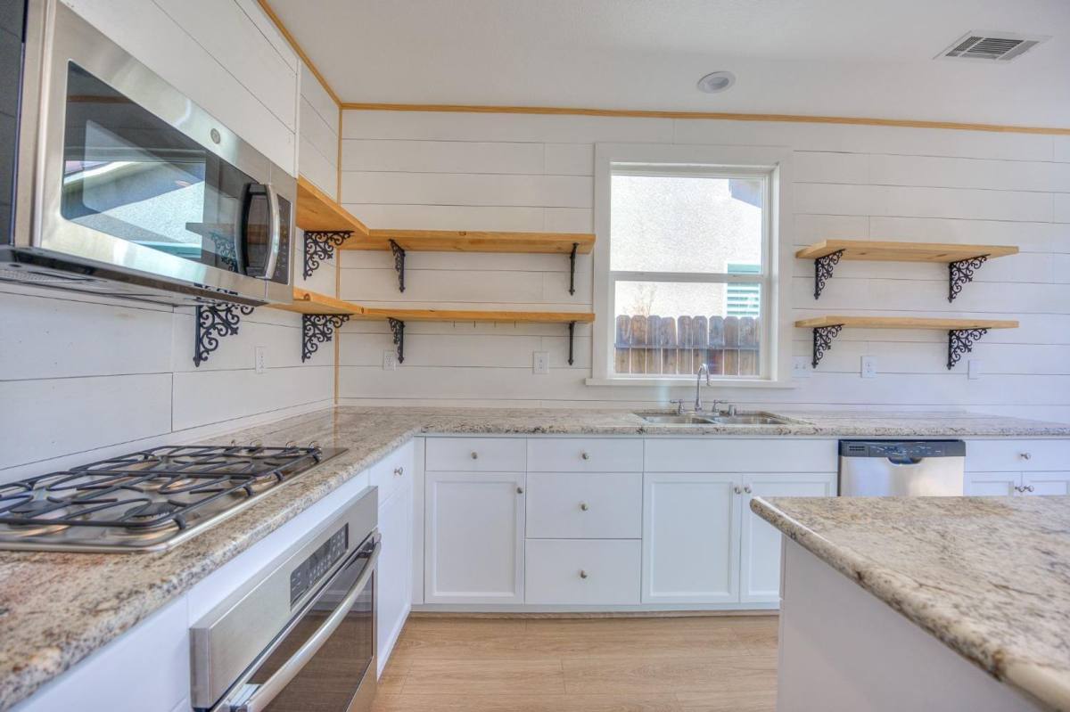 Apartment for rent at 1511 N Encoure Way, Clovis, CA 93619