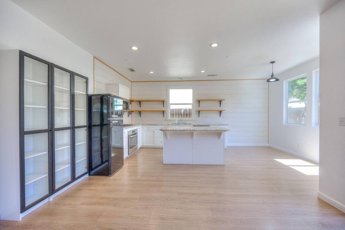 Apartment for rent at 1511 N Encoure Way, Clovis, CA 93619