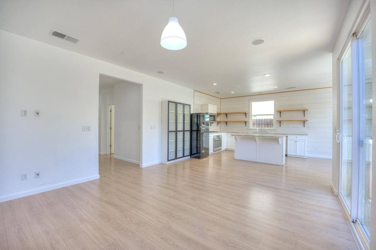Apartment for rent at 1511 N Encoure Way, Clovis, CA 93619