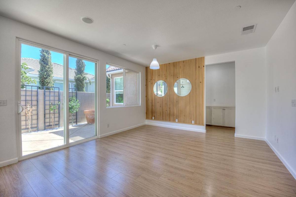 Apartment for rent at 1511 N Encoure Way, Clovis, CA 93619