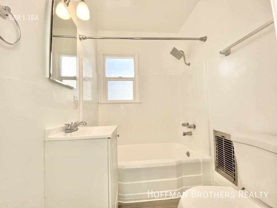 Apartment for rent at 1518 Laurel Canyon Blvd #5, Los Angeles, CA 90046