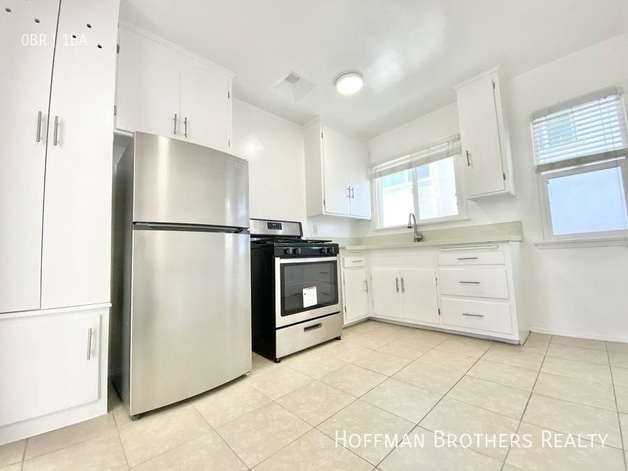 Apartment for rent at 1518 Laurel Canyon Blvd #5, Los Angeles, CA 90046