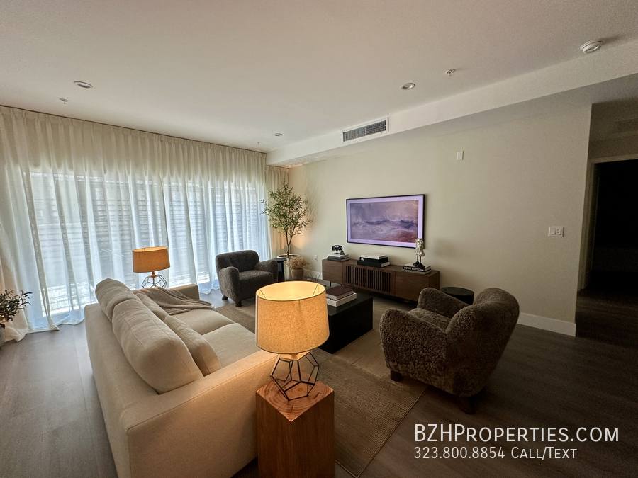 Apartment for rent at 1223 N Hayworth Ave #2, Los Angeles, CA 90046