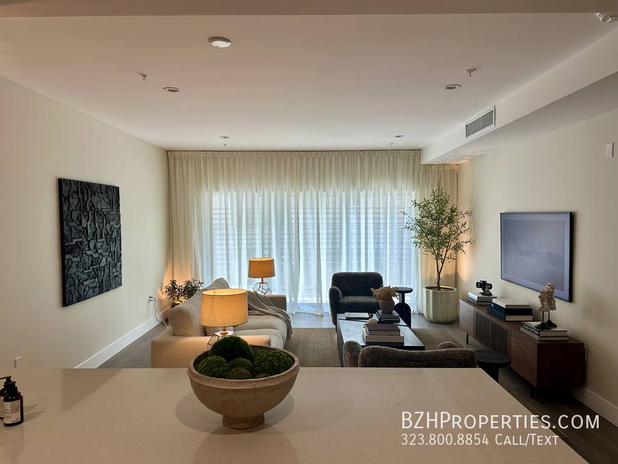 Apartment for rent at 1223 N Hayworth Ave #2, Los Angeles, CA 90046