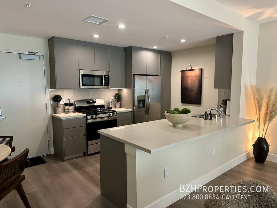 Apartment for rent at 1223 N Hayworth Ave #2, Los Angeles, CA 90046