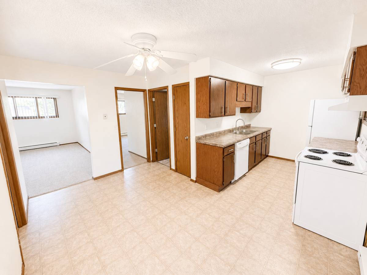 Apartment for rent at 2985 Wildwood Dr #1, Dubuque, IA 52001