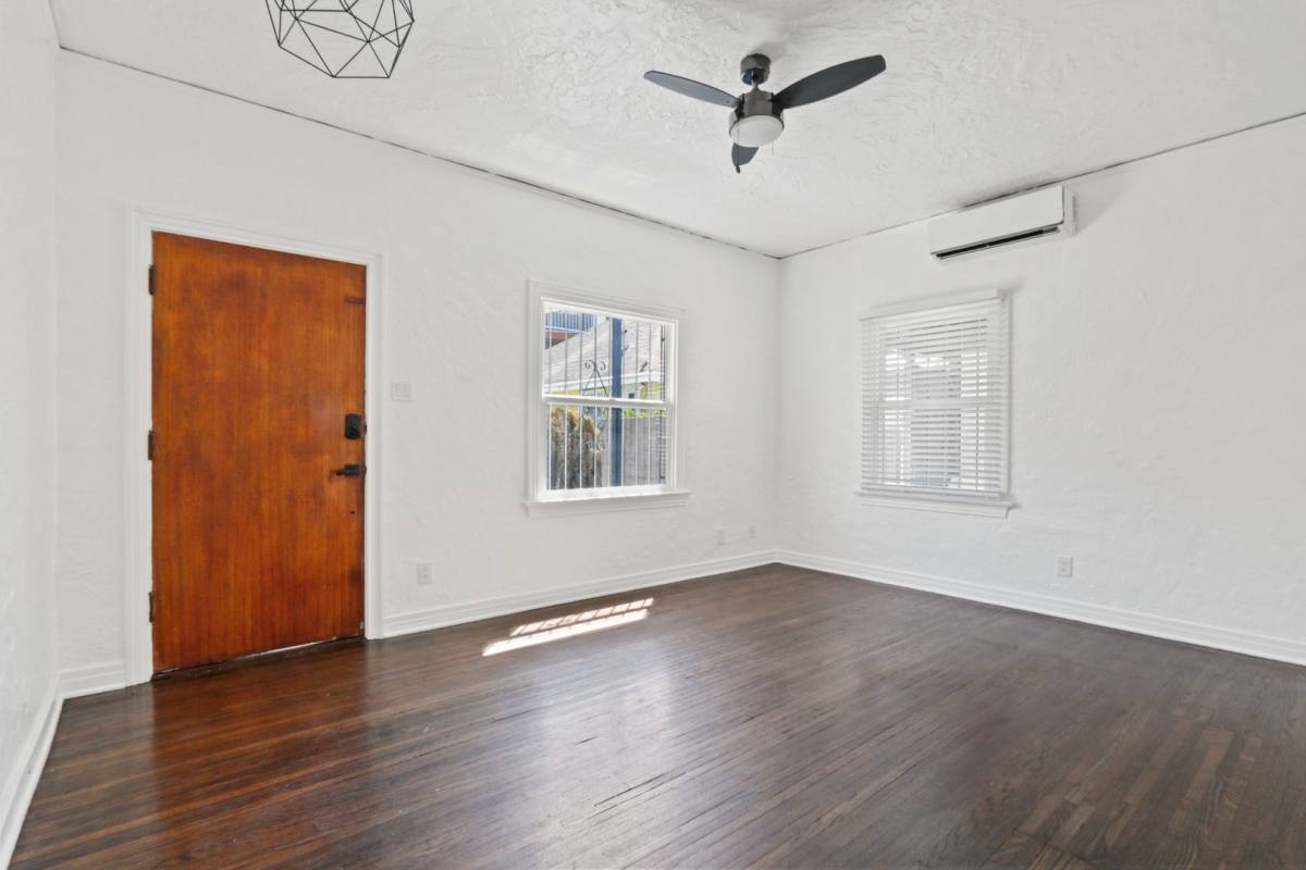 Apartment for rent at 1001 E 5th St, Long Beach, CA 90802