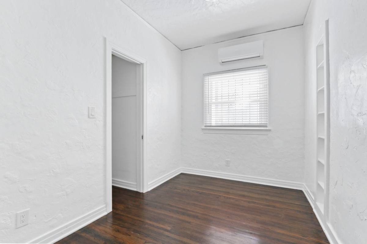 Apartment for rent at 1001 E 5th St, Long Beach, CA 90802
