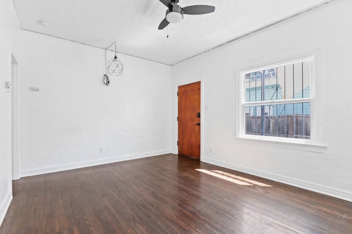 Apartment for rent at 1001 E 5th St, Long Beach, CA 90802