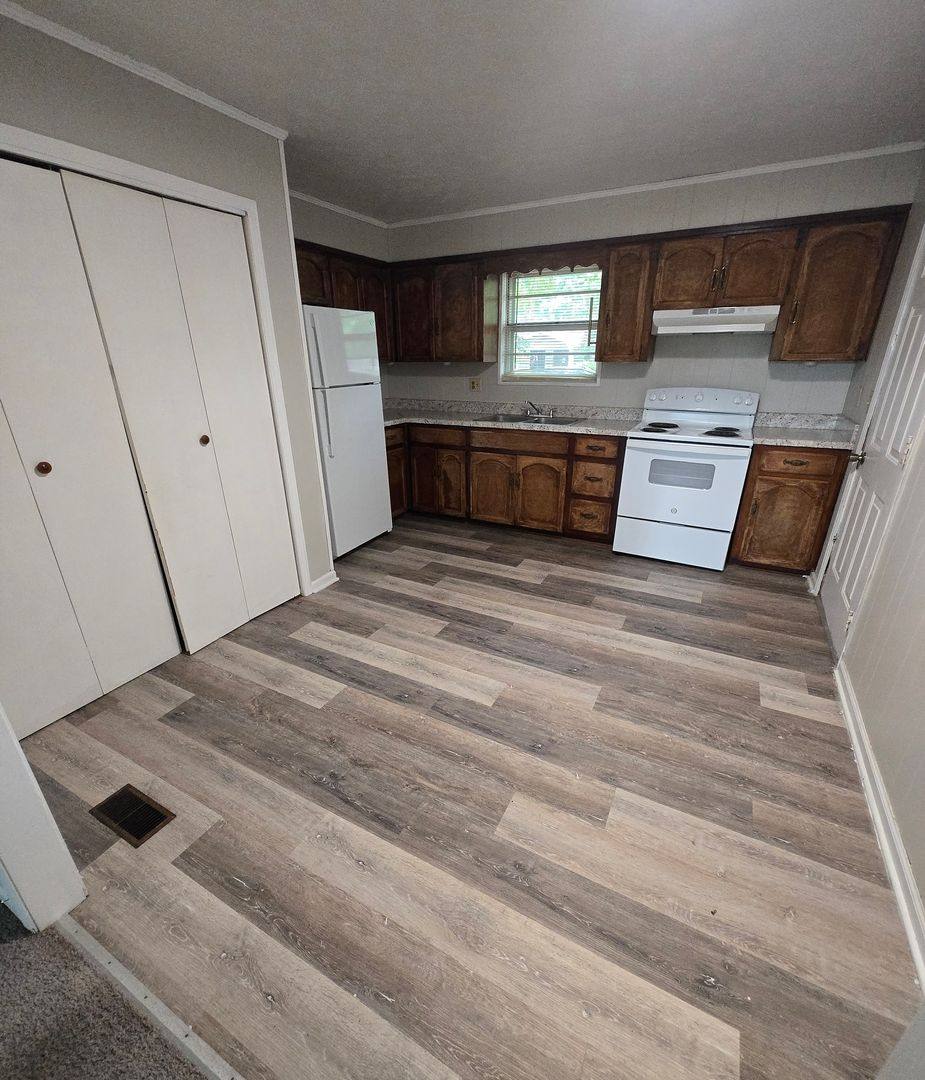 Apartment for rent at 215 Parris St, Jacksonville, AL 36265