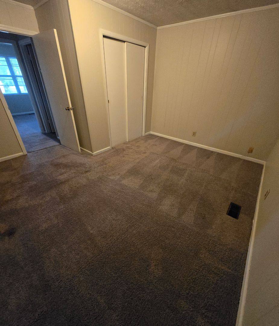 Apartment for rent at 215 Parris St, Jacksonville, AL 36265