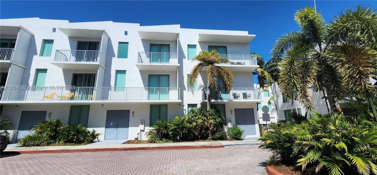 Townhouse for rent at 2146 Van Buren St, Hollywood, FL 33020