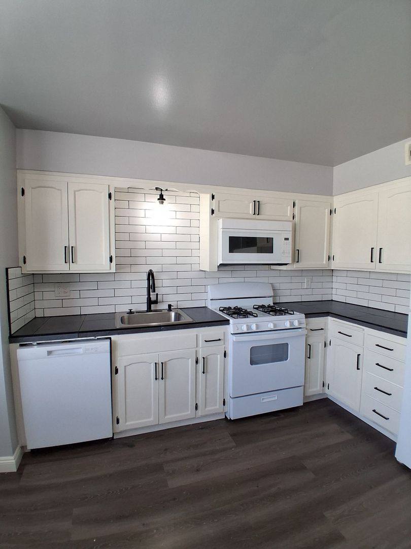 Apartment for rent at 3331 E Sierra Madre Ave, Fresno, CA 93726