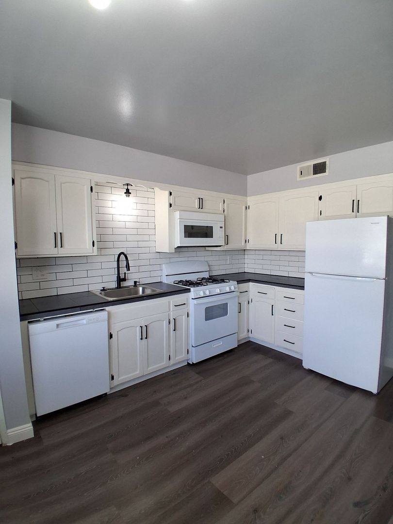Apartment for rent at 3331 E Sierra Madre Ave, Fresno, CA 93726