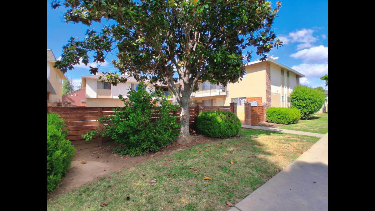 Apartment for rent at 3331 E Sierra Madre Ave, Fresno, CA 93726