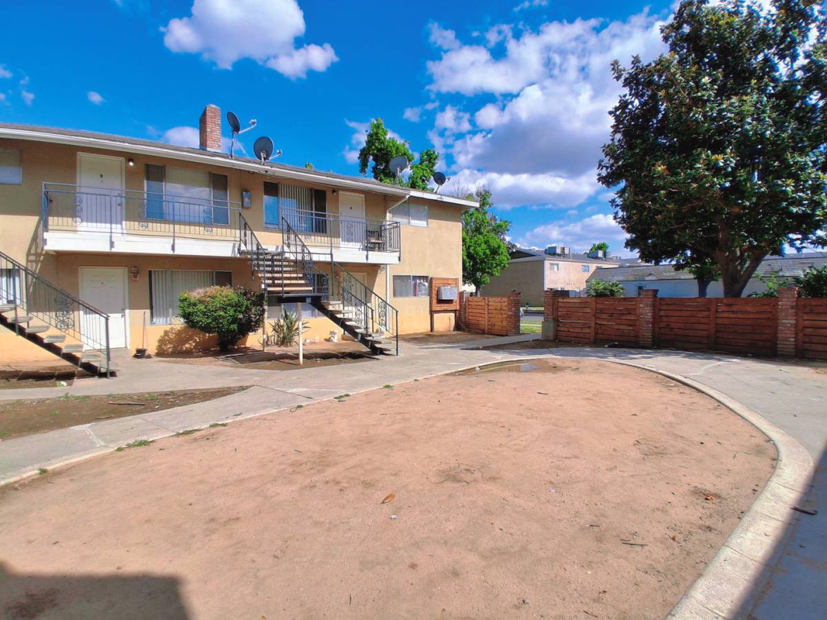 Apartment for rent at 3331 E Sierra Madre Ave, Fresno, CA 93726