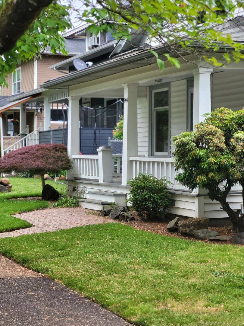 House for rent at 944 Cottage St NE, Salem, OR 97301