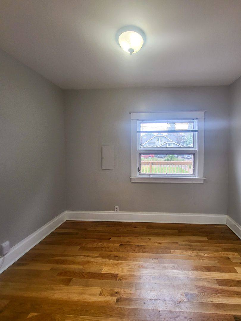 House for rent at 944 Cottage St NE, Salem, OR 97301