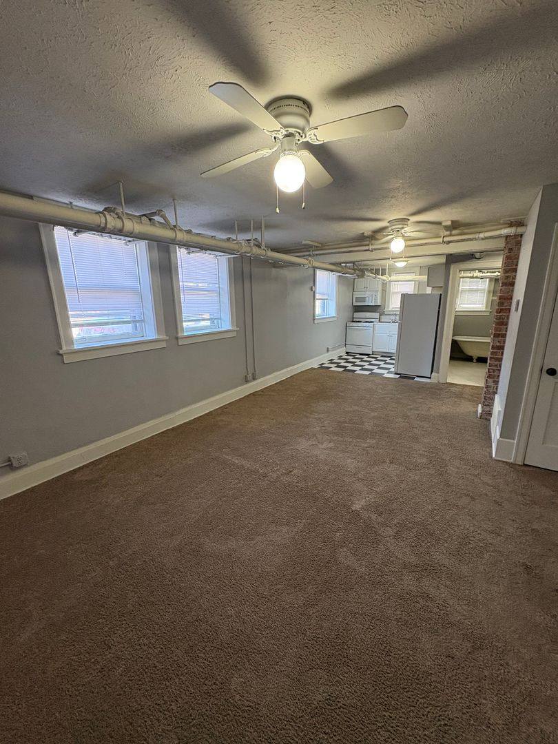Apartment for rent at 3871 Farnam St, Omaha, NE 68131