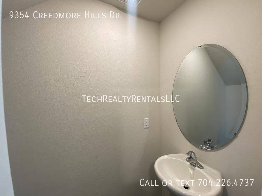 House for rent at 9354 Creedmore Hills Dr, Charlotte, NC 28214