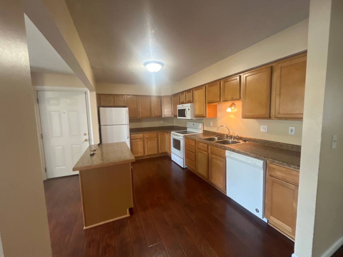 Apartment for rent at 886 Wescott Square, Saint Paul, MN 55123