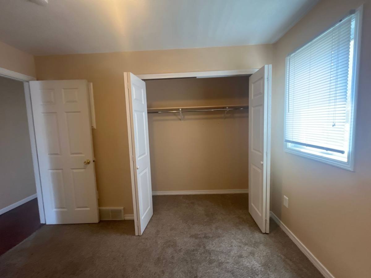 Apartment for rent at 886 Wescott Square, Saint Paul, MN 55123