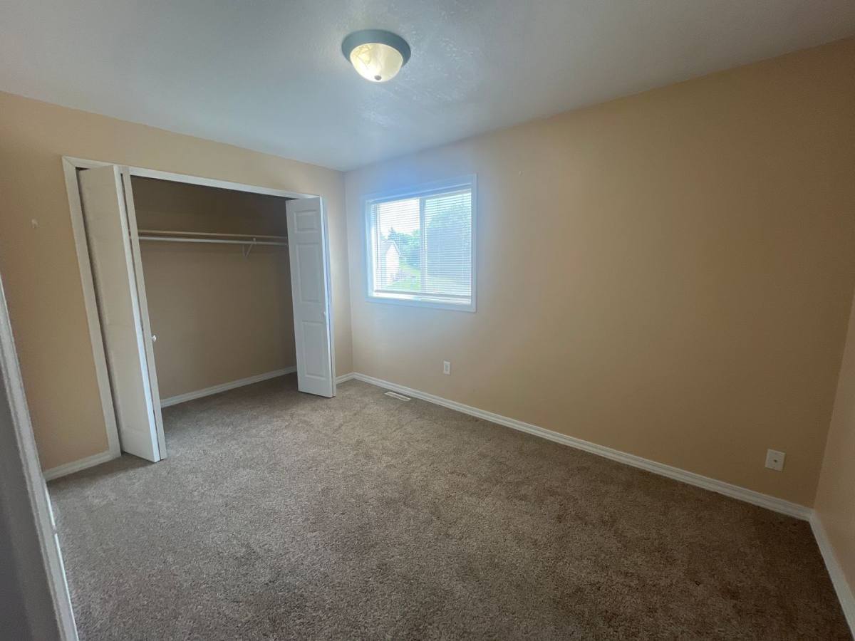Apartment for rent at 886 Wescott Square, Saint Paul, MN 55123