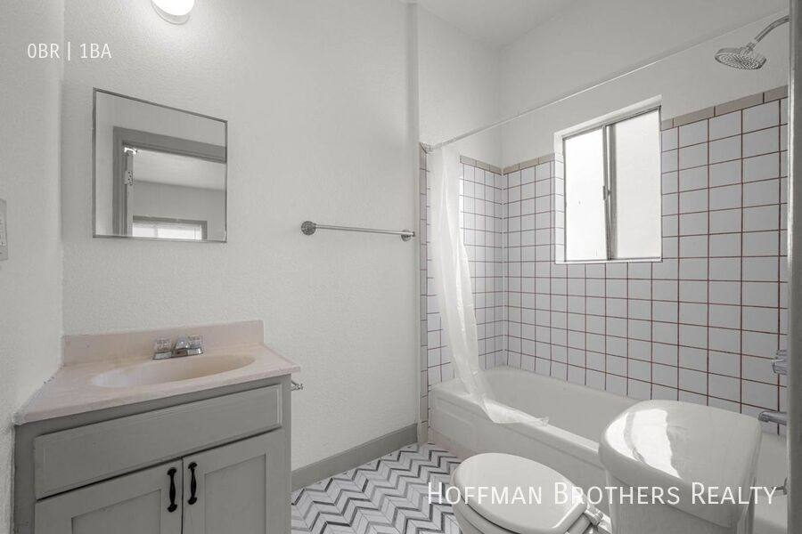 Apartment for rent at 123 S Westmoreland Ave #6, Los Angeles, CA 90004