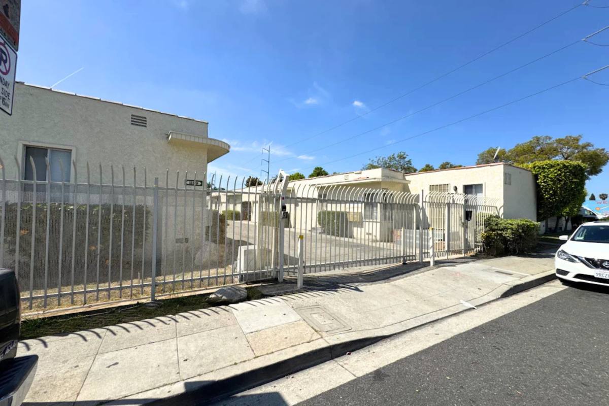 Apartment for rent at 1129 Centinela Ave, Inglewood, CA 90302