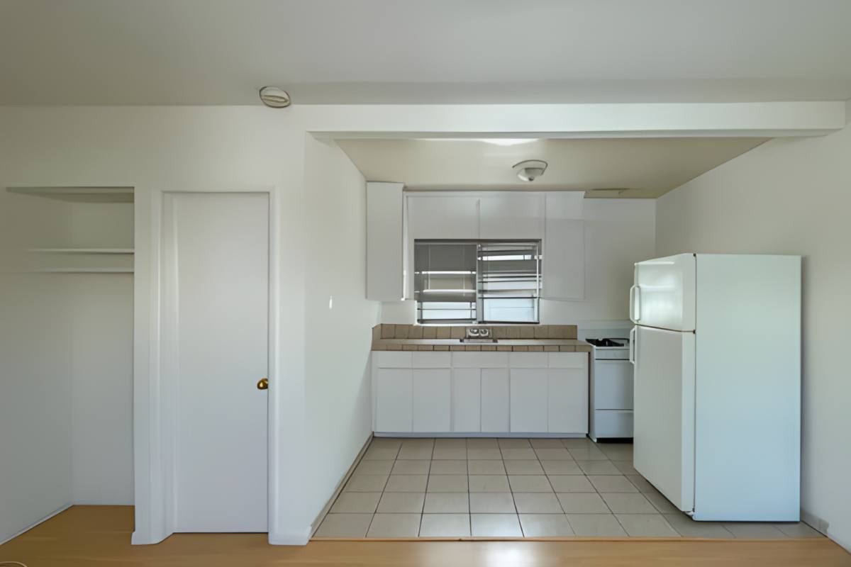 Apartment for rent at 1129 Centinela Ave, Inglewood, CA 90302