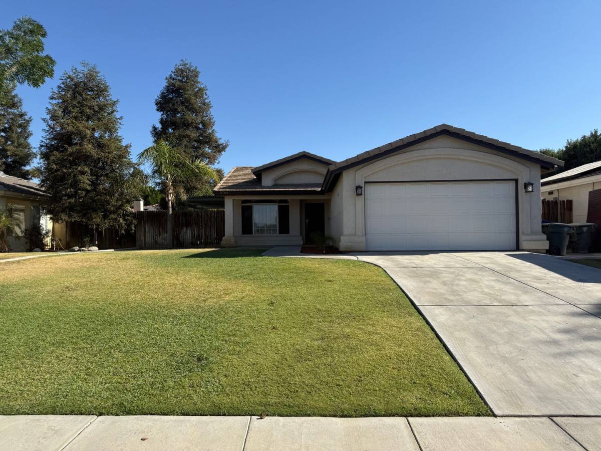 House for rent at 5704 Pine Canyon Dr, Bakersfield, CA 93313