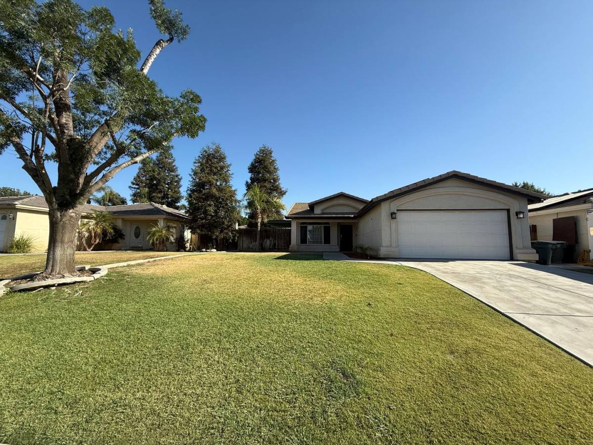 House for rent at 5704 Pine Canyon Dr, Bakersfield, CA 93313