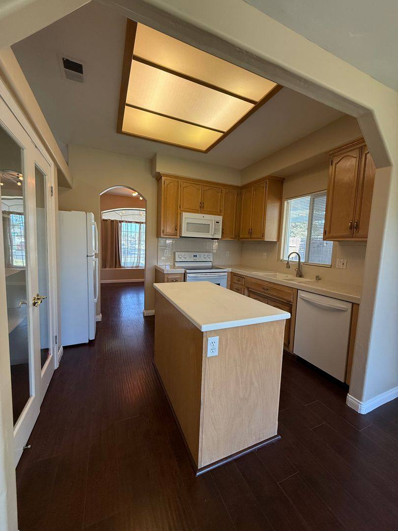 House for rent at 5704 Pine Canyon Dr, Bakersfield, CA 93313