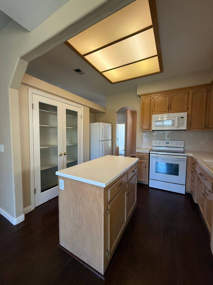 House for rent at 5704 Pine Canyon Dr, Bakersfield, CA 93313