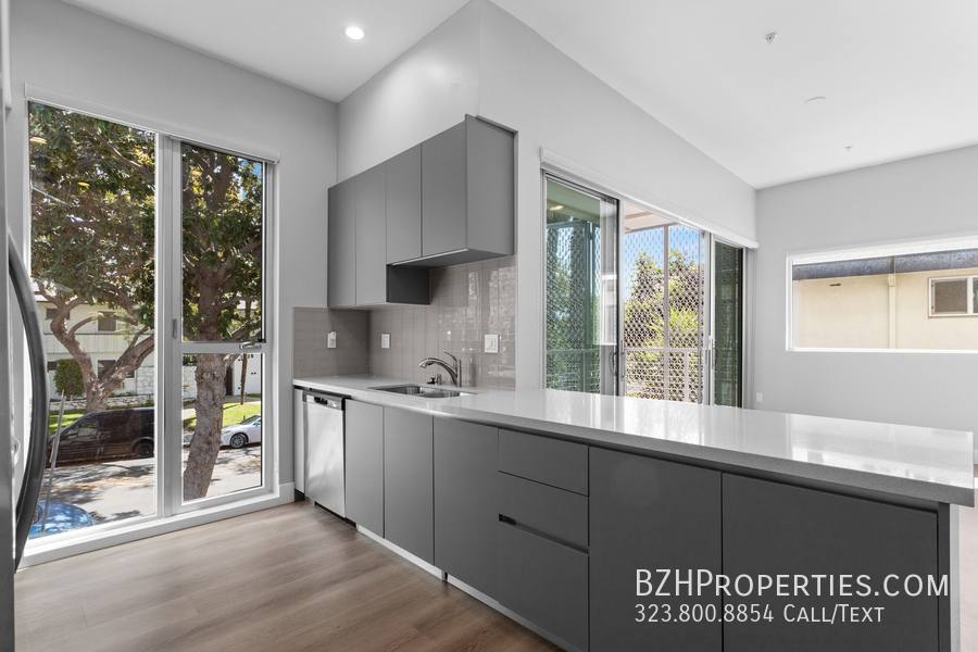 Apartment for rent at 1223 N Hayworth Ave #6, Los Angeles, CA 90046