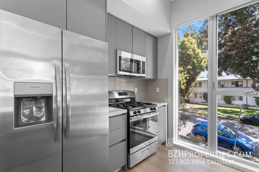 Apartment for rent at 1223 N Hayworth Ave #6, Los Angeles, CA 90046