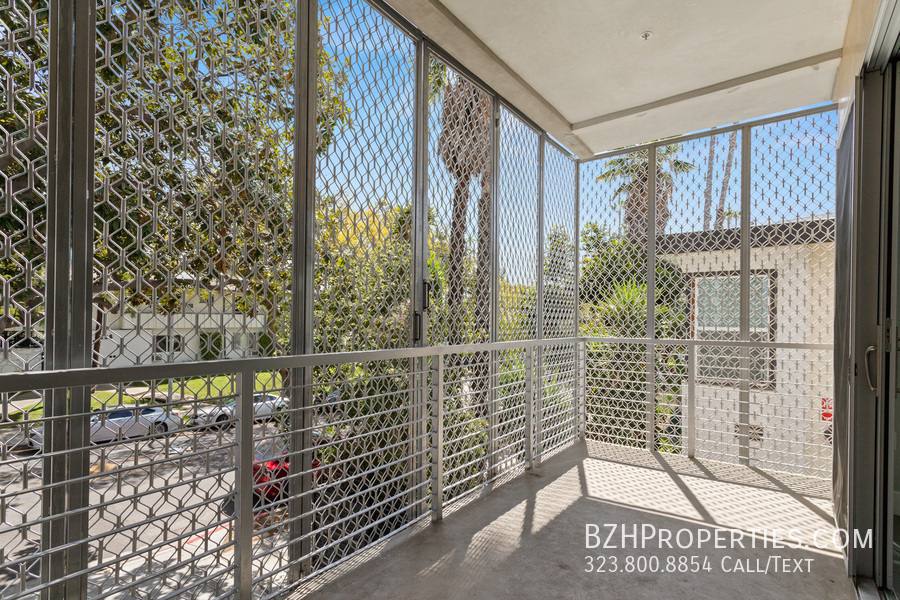 Apartment for rent at 1223 N Hayworth Ave #6, Los Angeles, CA 90046