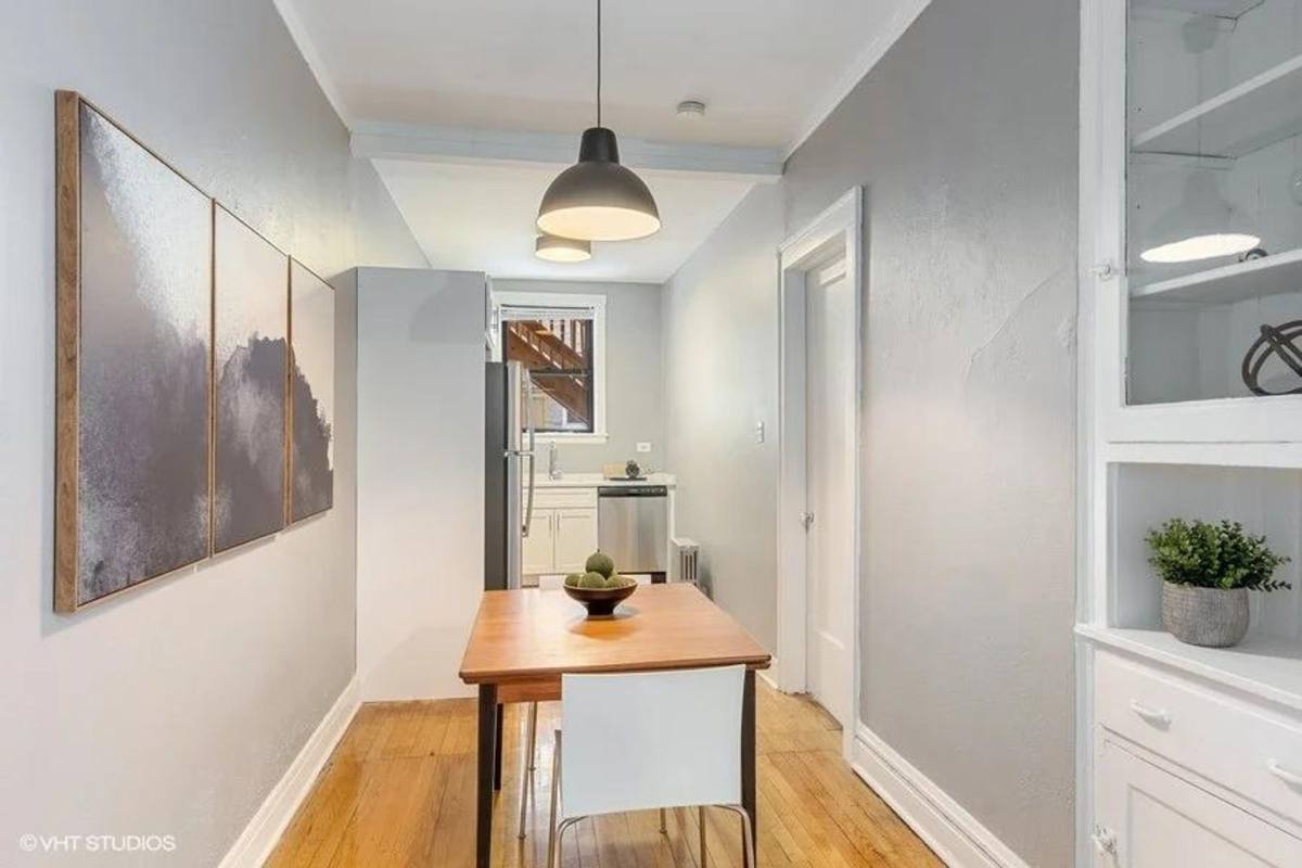 Apartment for rent at 439 Wmelrose St, Chicago, IL 60657