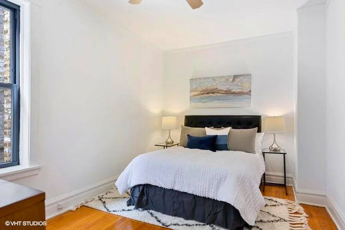 Apartment for rent at 439 Wmelrose St, Chicago, IL 60657