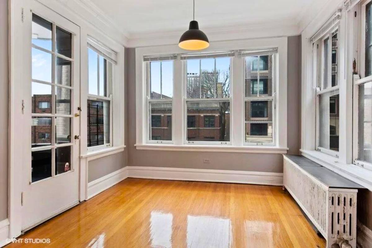 Apartment for rent at 439 Wmelrose St, Chicago, IL 60657
