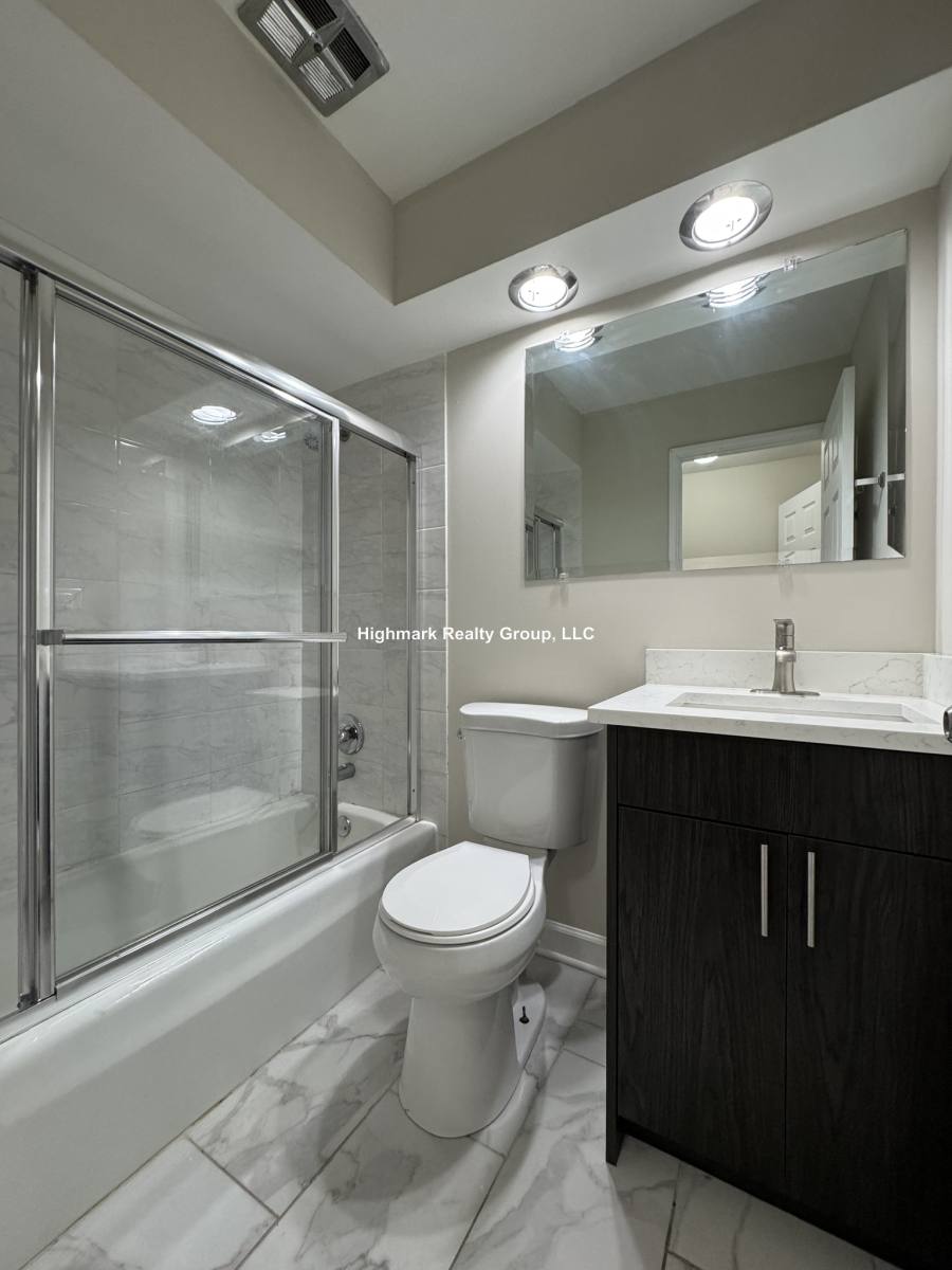Apartment for rent at 5917 N Kenmore Ave #102, Chicago, IL 60660