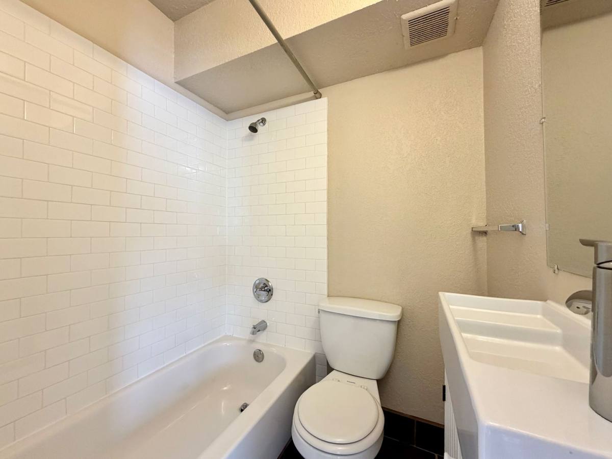 Apartment for rent at 3734-3736 Warwick Blvd, Kansas City, MO 64111