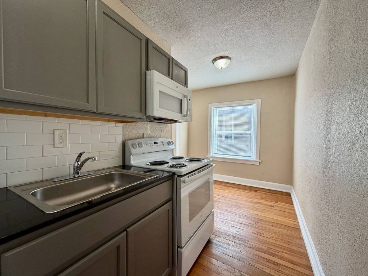 Apartment for rent at 3734-3736 Warwick Blvd, Kansas City, MO 64111
