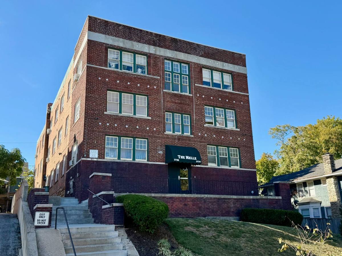 Apartment for rent at 3734-3736 Warwick Blvd, Kansas City, MO 64111