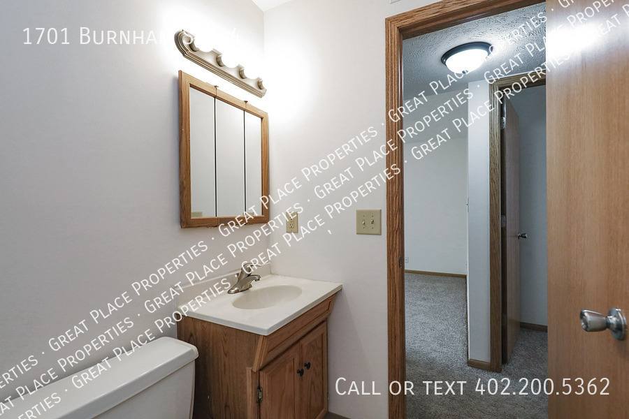 Apartment for rent at 1701 Burnham St #4, Lincoln, NE 68502